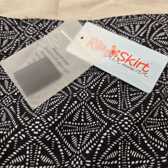 RipSkirt Hawaii Wrap Midi Skirt Size XL Length 3 Black Batik NEW travel Beach - Picture 2 of 5